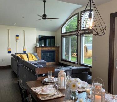 Bracebridge House | Four Season Waterfront Muskoka Retreat