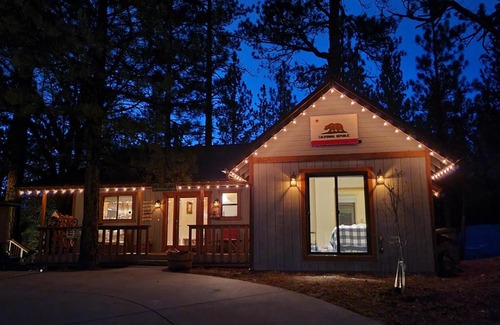 The Village House | Four Seasons Getaway-Private Hot Spa-Walk to Village-Walk to Pineknot Trailhead-Plus King Bed!
