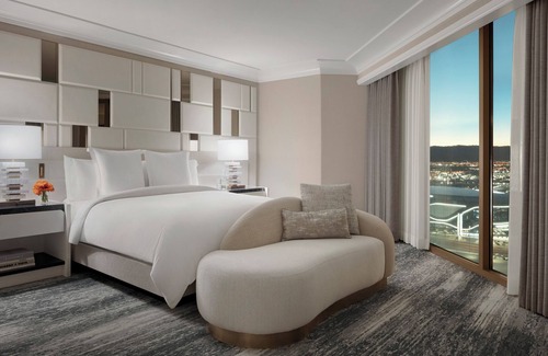 Las Vegas Strip Resort | Four Seasons Hotel Las Vegas