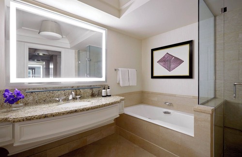 Las Vegas Strip Resort | Four Seasons Hotel Las Vegas