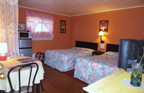 Catskill Hotel | Four Seasons Motel