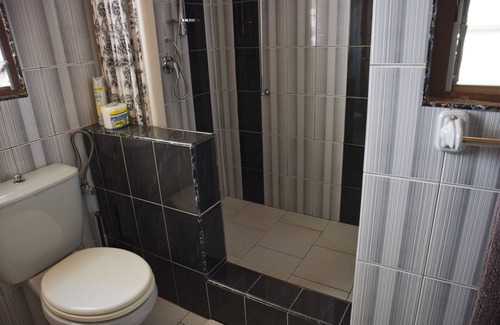 Kumasi Bed & Breakfast | Four Villages Inn