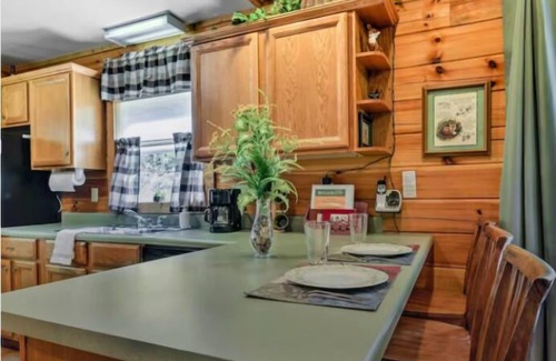 Bryson City Cabin | Fox Creek Combo | Sleeps 12, Creekside, Pet friendly