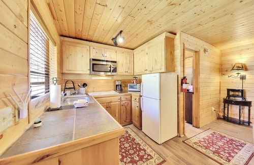 Mammoth Creek Cabin | Fox Creek Cottage located in Panguitch Lake
