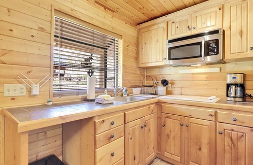 Mammoth Creek Cabin | Fox Creek Cottage located in Panguitch Lake