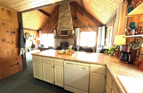 Wetmore Cottage | Fox & Fern Cottage: Escape to Michigan's UP for a Breathtaking Fall Getaway