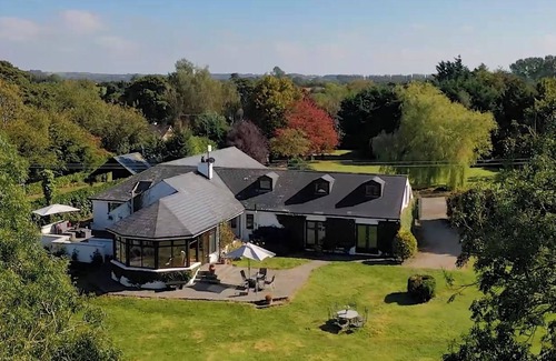 County Meath House | Fox House, Sleeps 8 w/Parking, 5 min to Kilmessan