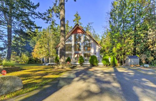 Hansville House | Fox Paws Luxury Cabin - Hot tub, Fire pit & Pines!
