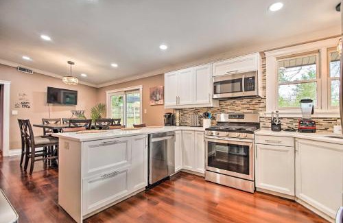 Fox River Grove House | Fox River Grove Home Pets Welcome!