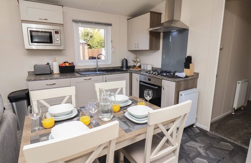 Runswick Bay Cottage | FOXGLOVE LODGE, pet friendly, character holiday cottage in Staithes