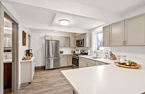 Palmer Condo | Foxhole Retreat~Hiking near Hatchers & Local Goods