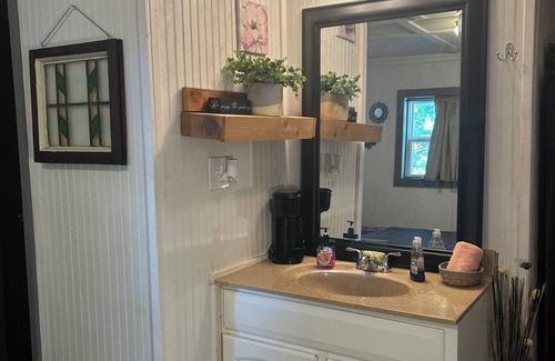 Groveoak Cabin | Fox’s Den Close to Town! Perfect for fishermen and Albertville Sand Mtn park