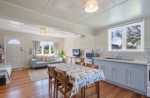 Foxton Beach House | Foxton Breeze - Foxton Beach Holiday Home
