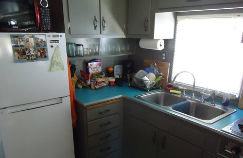 Bombay Beach House | FOY SPA RESORT Niland Retro1958 Spartan Mobile Home Gym-Pools-pickleballle ball