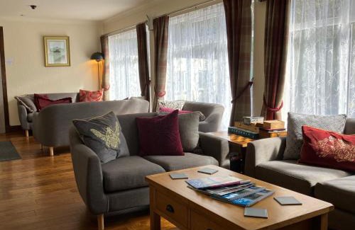 Foyers Hotel | Foyers House