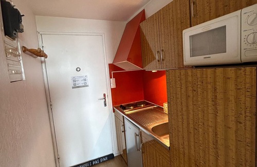 Besse-et-Saint-Anastaise Apartment | Comfortable studio at the foot of the slopes with easy access to activities