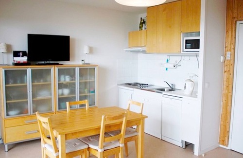 Besse-et-Saint-Anastaise Apartment | Apartment 6 ppl, Wi-Fi, near ski slopes, private garage, lake and mountain view