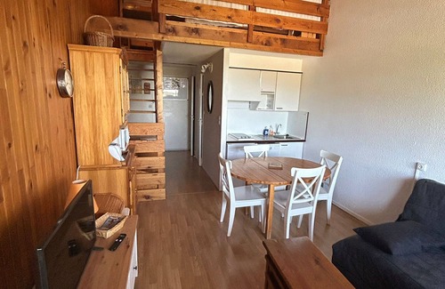 Besse-et-Saint-Anastaise Apartment | Duplex for 4, central location, private garage