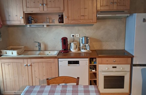 Champs-sur-Tarentaine-Marchal House | Bienvenue au gîte du lavoir à proximité des lacs , rivières et montagnes