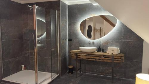 Les Authieux-sur-le-Port-Saint-Ouen Bed & Breakfast | La Tour en Seine