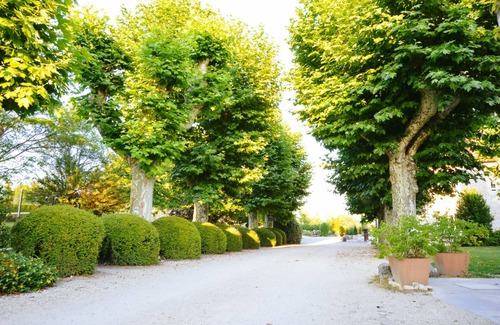 Les Avenieres House | Luxury 5* mansion, hotel services, swimming pool, tennis court, ground of balls
