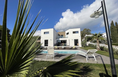 Les Issambres Villa | Between st Raphaël and st Tropez on the seafront