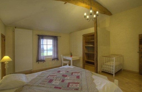 Saint-Julien-sur-Reyssouze House | 135 m² Gîte ∙ 1 bedroom ∙ 4 guests