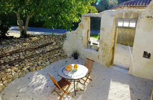 Saint-Laurent-de-Belzagot House | 80 m² House ∙ 1 bedroom ∙ 2 guests
