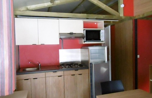Saint-Laurent-les-Bains RV Rental | Camping Le Ceytrou