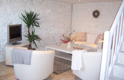 Saint-Martin-des-Fontaines House | 58 m² House ∙ 2 bedrooms ∙ 4 guests