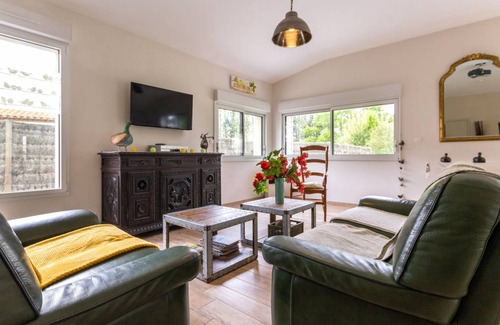 Saint-Philbert-de-Grand-Lieu Cottage | 116 m² Cabin ∙ 2 bedrooms ∙ 5 guests