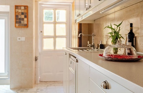 Alfama Apartment | Fragrant Garden Apartment