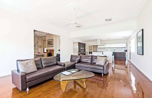 Echuca House | Francis Retreat - Echuca Holiday Homes