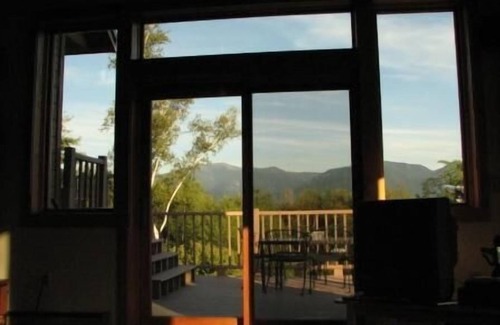 Sugar Hill House | Franconia Notch Retreat, Huge Views, Hot Tub, EV charger, A/C