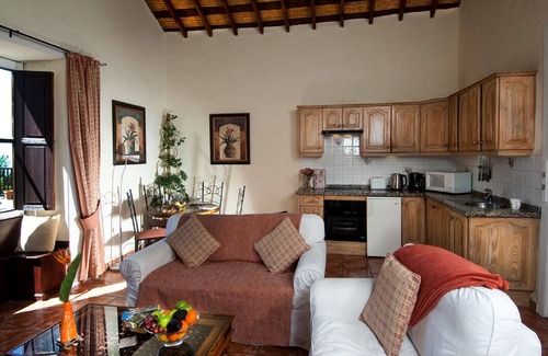 El Rincon Cottage | Frangipani Cottage - Boutique self-catering cottage with saltwater heated pool