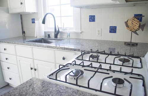 Dennis Port House | Frank's Cozy Cape Cod Beach Cottage