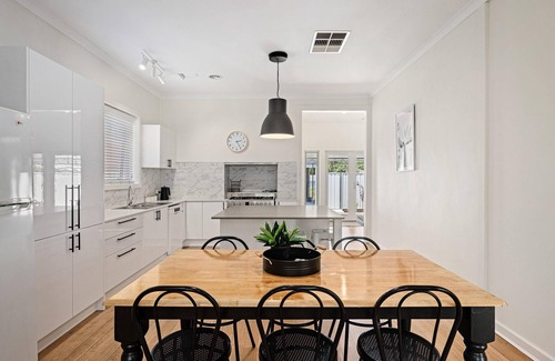 Wodonga House | Frankie's Place - Stunning three bedroom classic in the heart of Wodonga
