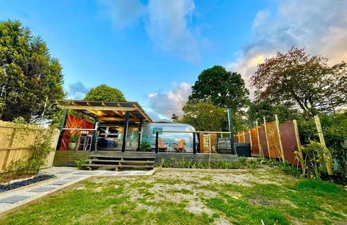 Katoomba House | Frankie the Silver Bullet Airstream - Unique and Retro, Outdoor Jacuzzi, A/C, BBQ, Couple's Oasis, Private Retreat