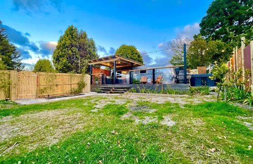 Katoomba House | Frankie the Silver Bullet Airstream - Unique and Retro, Outdoor Jacuzzi, A/C, BBQ, Couple's Oasis, Private Retreat
