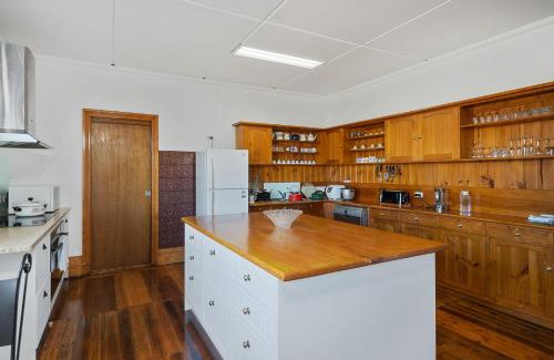 Franklin Bed & Breakfast | Franklin Lodge Huon Valley Iris Room