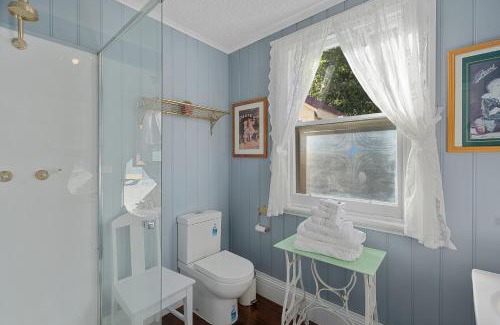 Franklin Bed & Breakfast | Franklin Lodge Huon Valley Iris Room