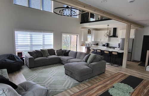 Markesan House | Freddie’s Escape: Modern Lakeview Retreat with Family-Friendly Fun