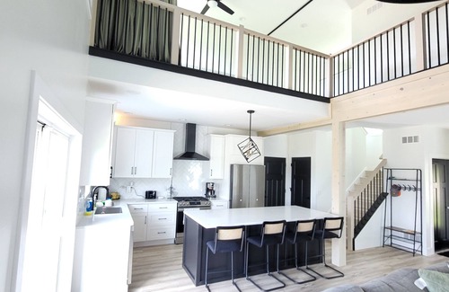 Markesan House | Freddie’s Escape: Modern Lakeview Retreat with Family-Friendly Fun