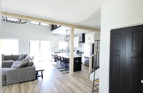 Markesan House | Freddie’s Escape: Modern Lakeview Retreat with Family-Friendly Fun