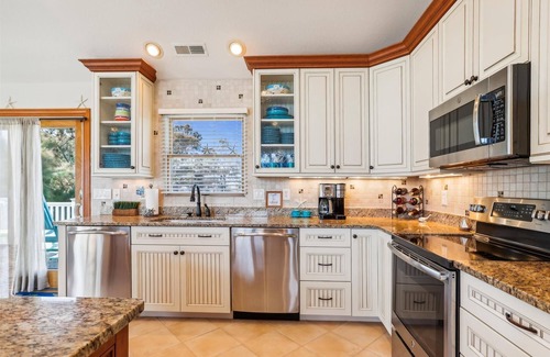 Whalehead Beach House | FREE 1:00 Check in! Private pool, game room, hot tub! EXQUISITE UPSCALE Decor!