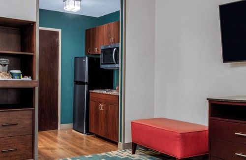 Dania Beach House | Free Airport Shuttle- Relaxing Room Near Downtown Attractions | Free Parking
