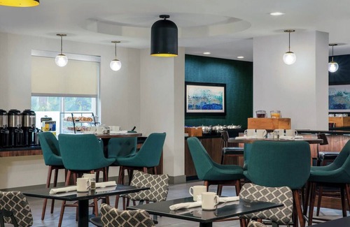 Dania Beach House | Free Airport Shuttle- Relaxing Room Near Downtown Attractions | Free Parking