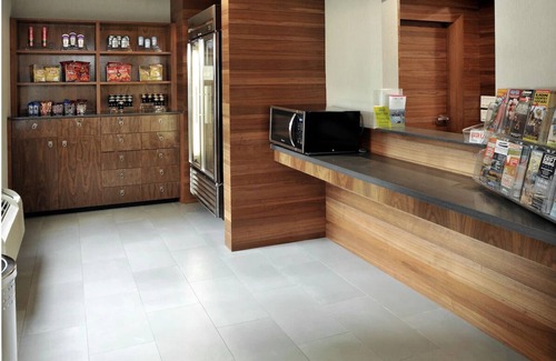 Dania Beach House | Free Airport Shuttle- Relaxing Room Near Downtown Attractions | Free Parking