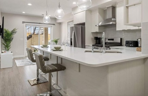 Sage Hill Apartment | FREE Banff Pass, Cozy Guest Suite, Covered Patio