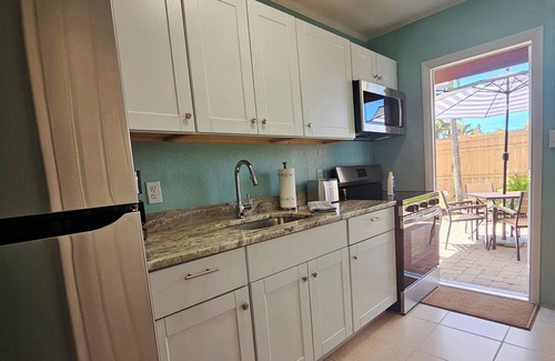 Englewood House | FREE Bikes, Kayaks, SUP's and More! Spoil yourself with unmatched amenities!